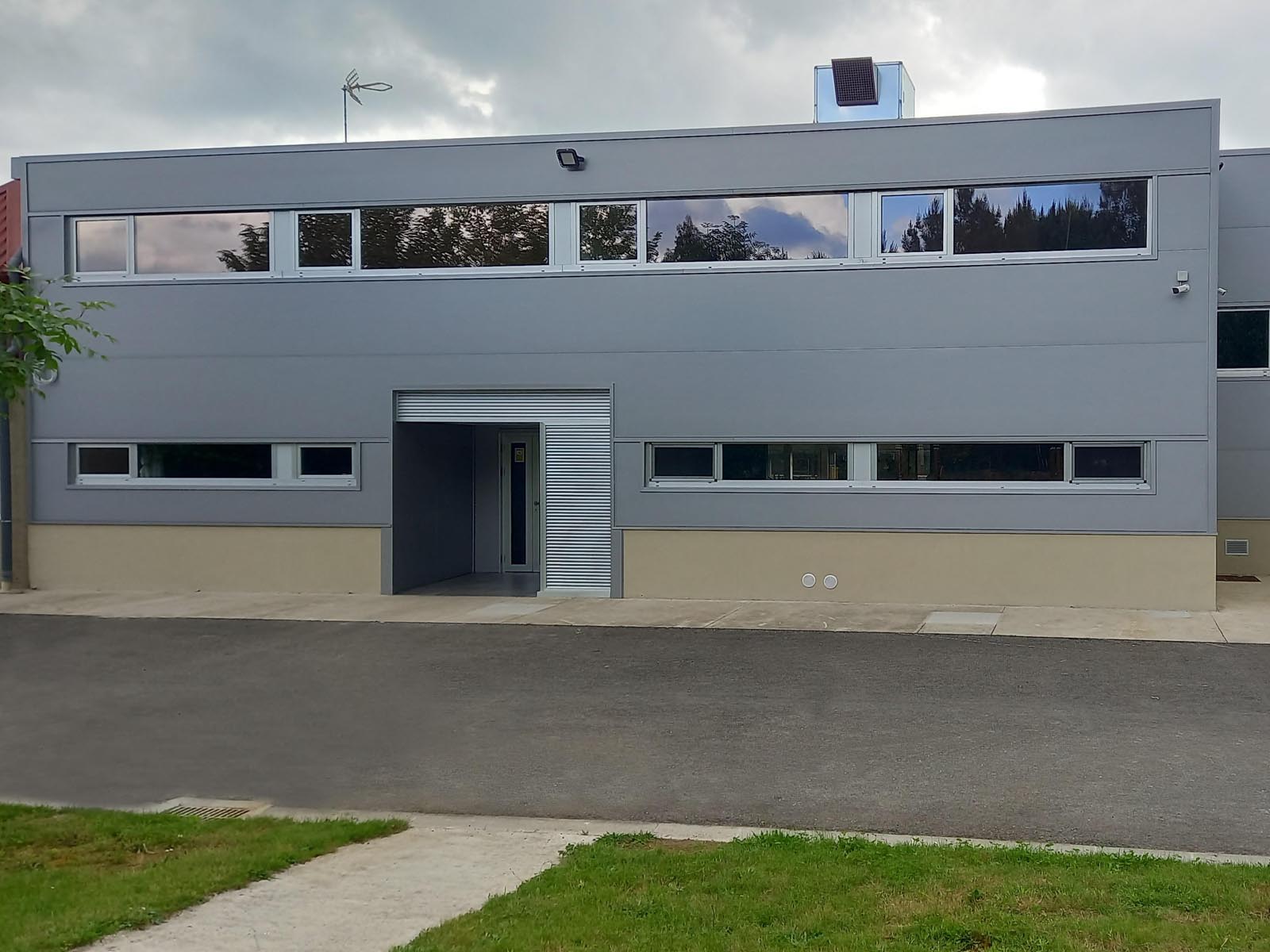 2025 - Equipamiento del edificio destinado a Centro de D&iacute;a, a servicios generales de cocina-comedor y vestuarios